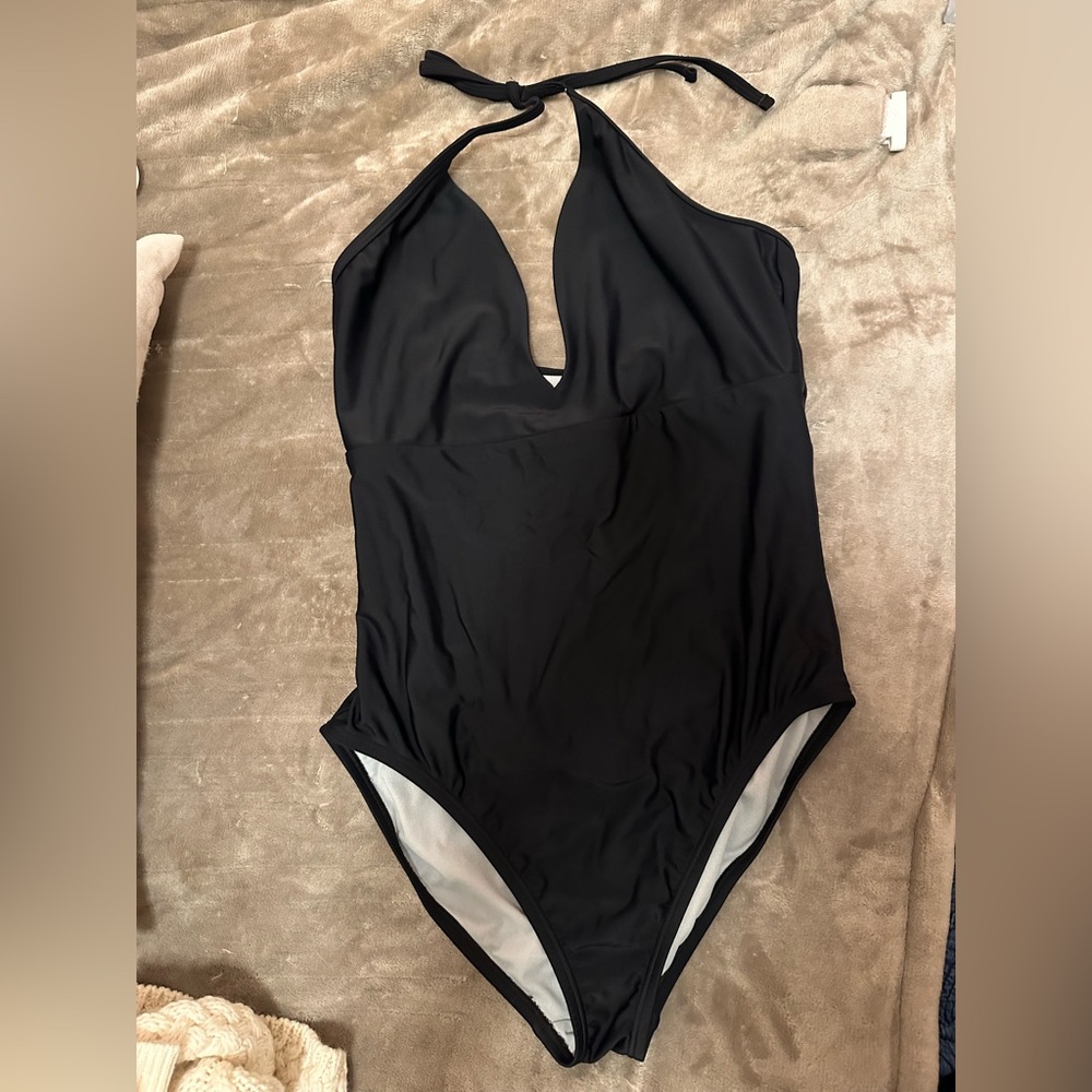 Speedo women’s one piece swim suit black  GUC fully lined plunged and backless